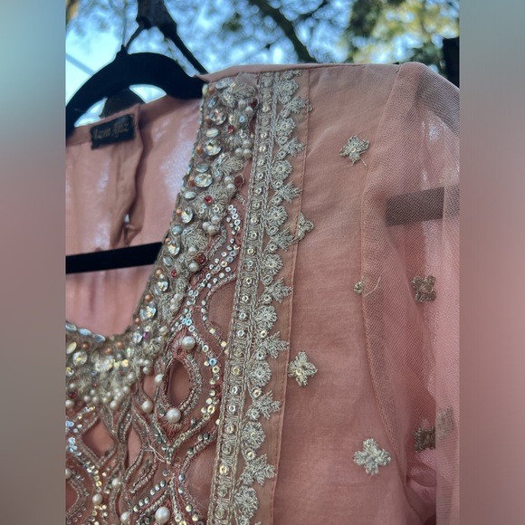 Pakistani outfit - Picture 4 of 11